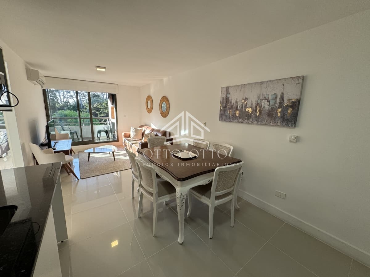 Apartamento en Punta del Este de 2 dormitorios a solo 1000 metros del mar.