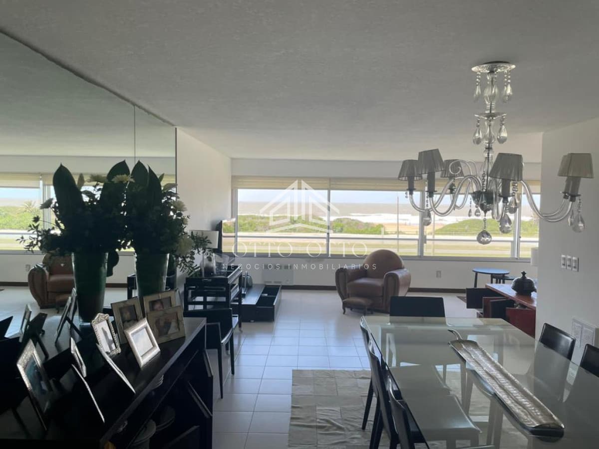 Apartamento en torre de categoría en venta y alquiler temporario.