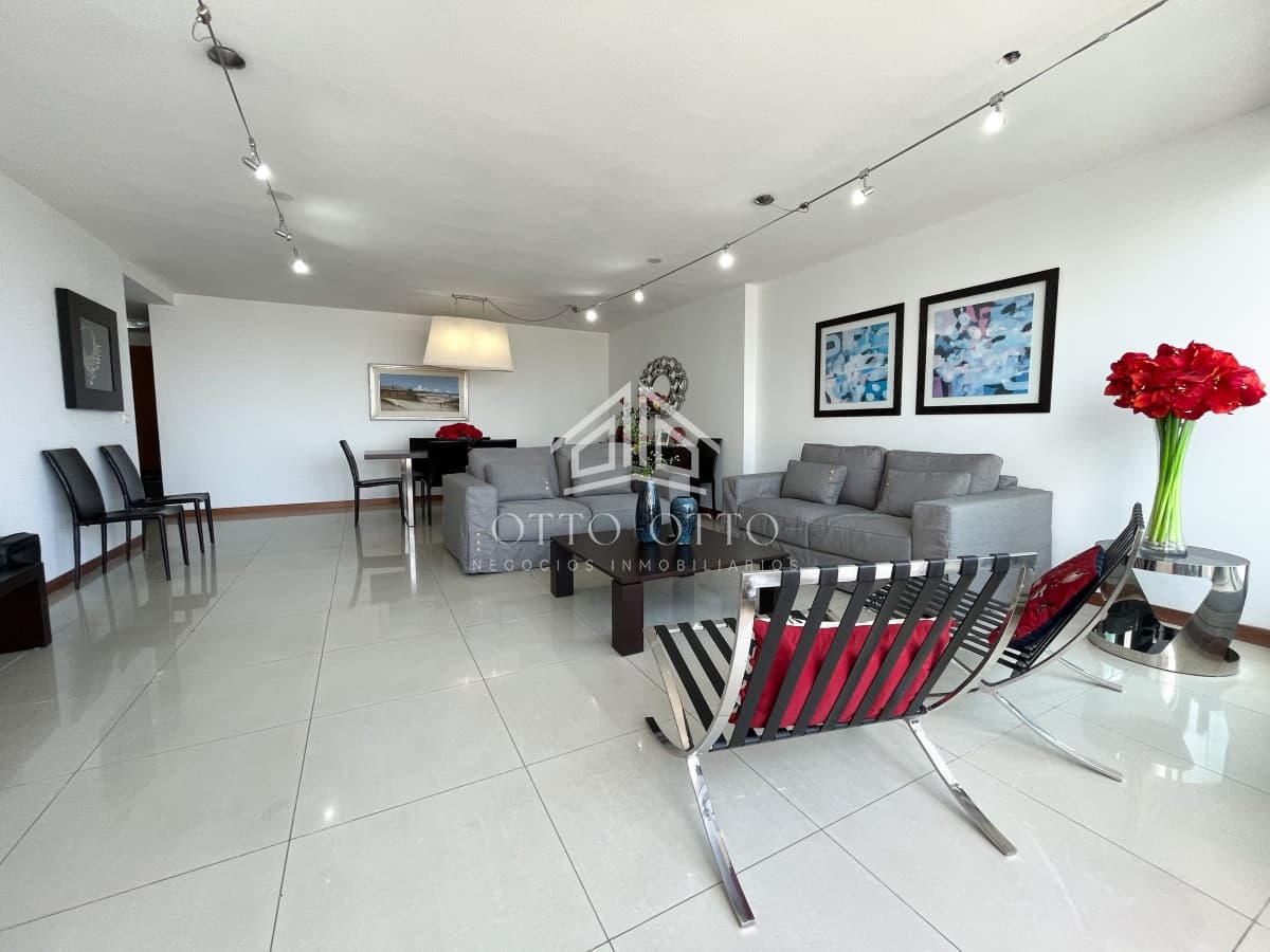 Amplio penthouse en zona para vivir todo el año