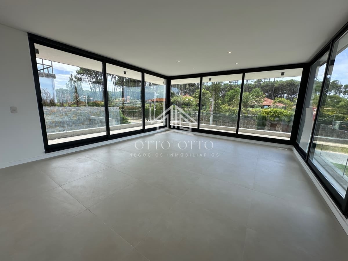 Apartamento de 2 dormitorios en venta en Playa Brava, Punta del Este