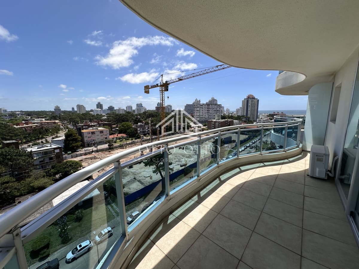 Venta apartamento tres dormitorios punta del este aidy grill vista al mar