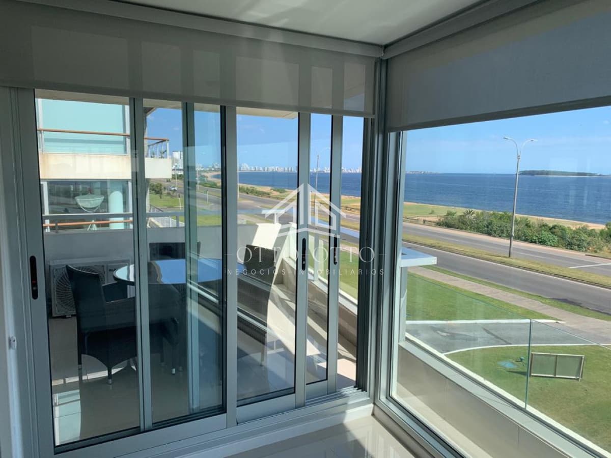 Venta apartamento tres dormitorios punta del este playa mansa primera linea