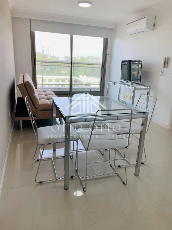 Cómoda planta de 1 dormitorio en punto estratégico !