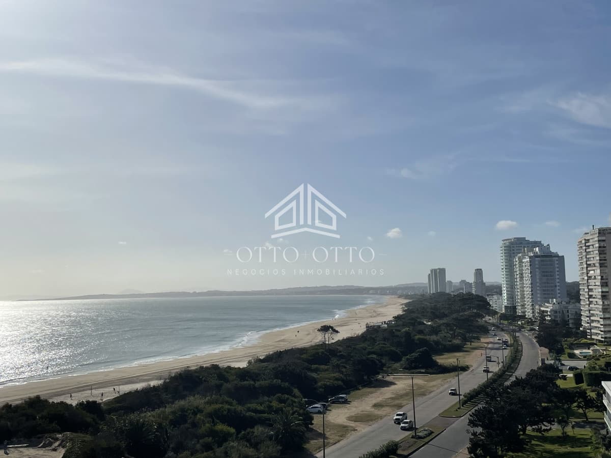 Venta Apartamento TRES Dormitorios Punta del este playa Mansa Primera fila