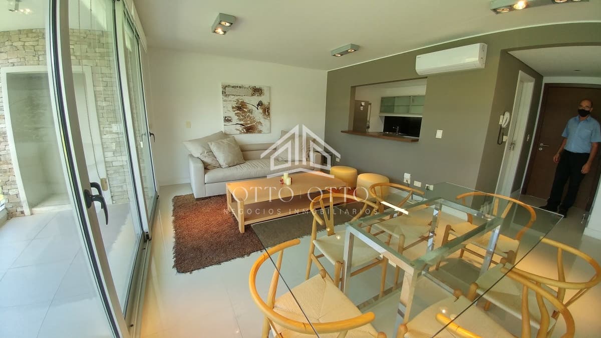 Departamento en complejo de categoría en la zona de Rincon del Indio a pasos del mar.