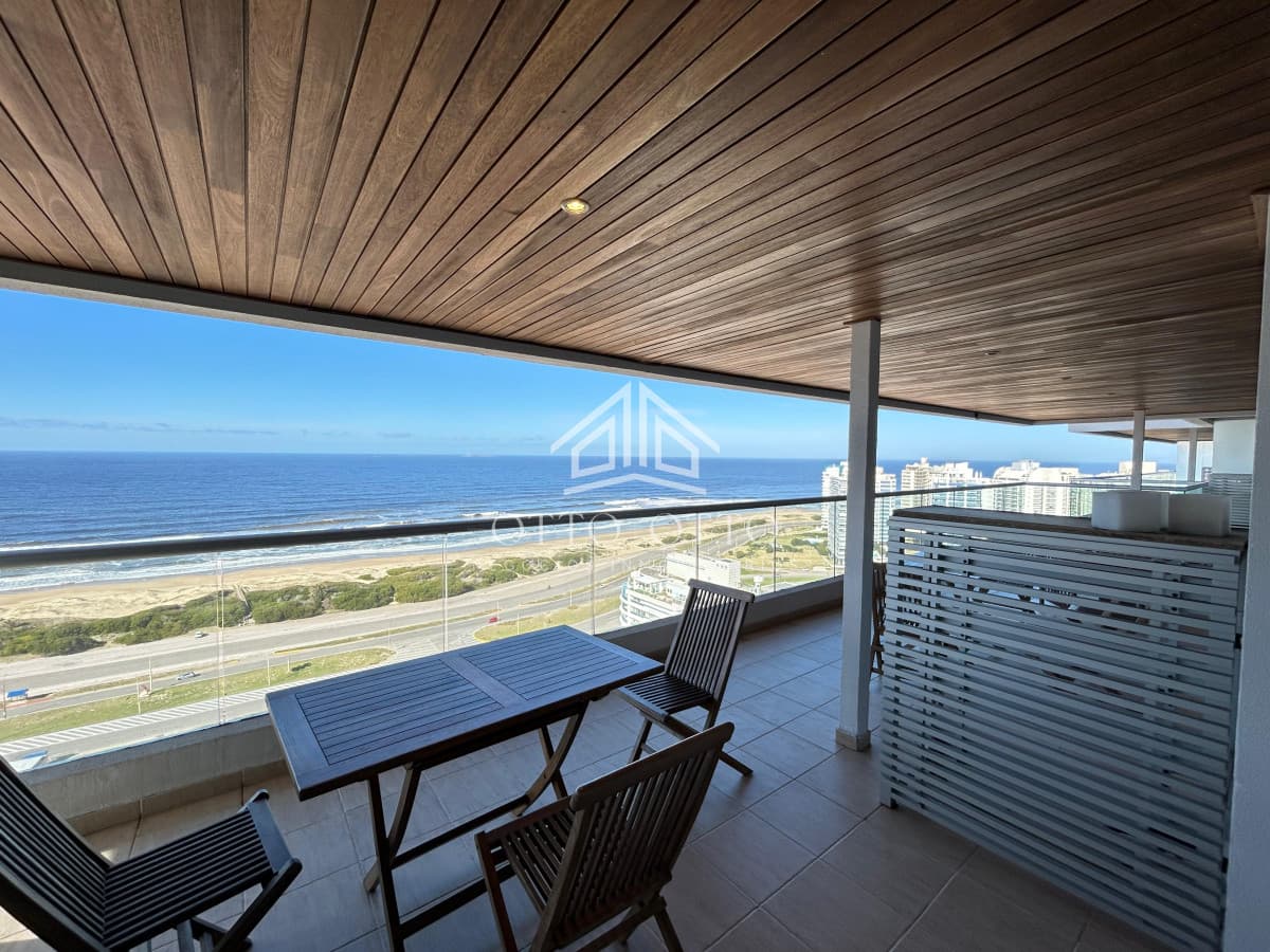 Venta apartamento tres dormitorios Punta del Este playa Brava primera linea edificio icon brava