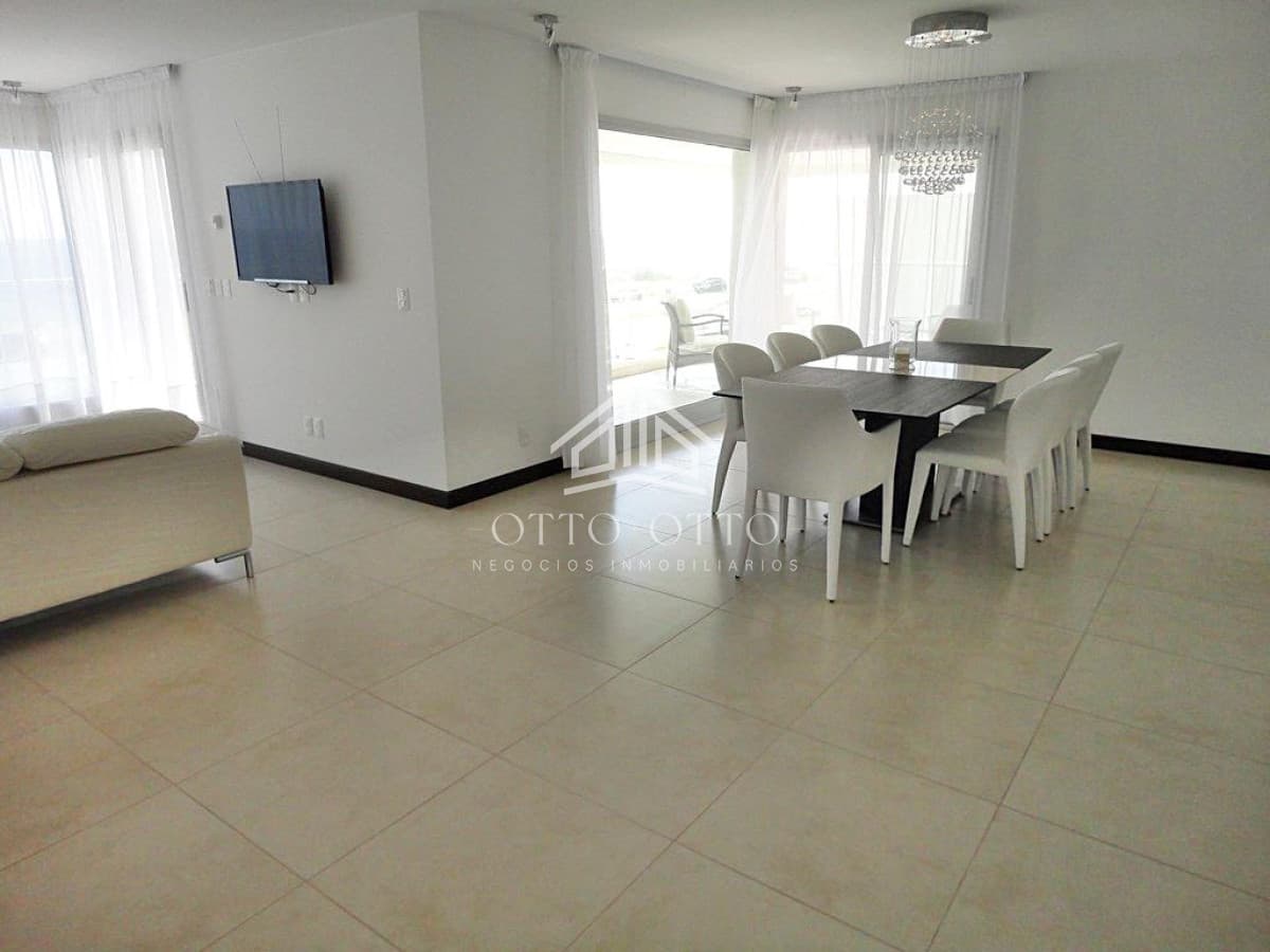Venta apartamento cuatro dormitorios punta del este edificio Ville de Mar parrillero propio