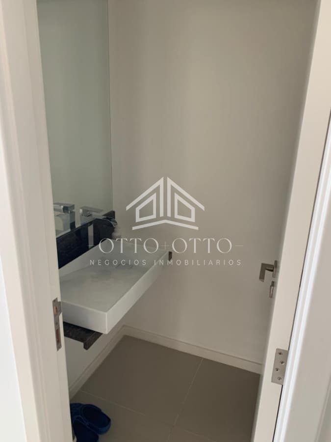 Venta apartamento tres dormitorios punta del este playa mansa primera linea