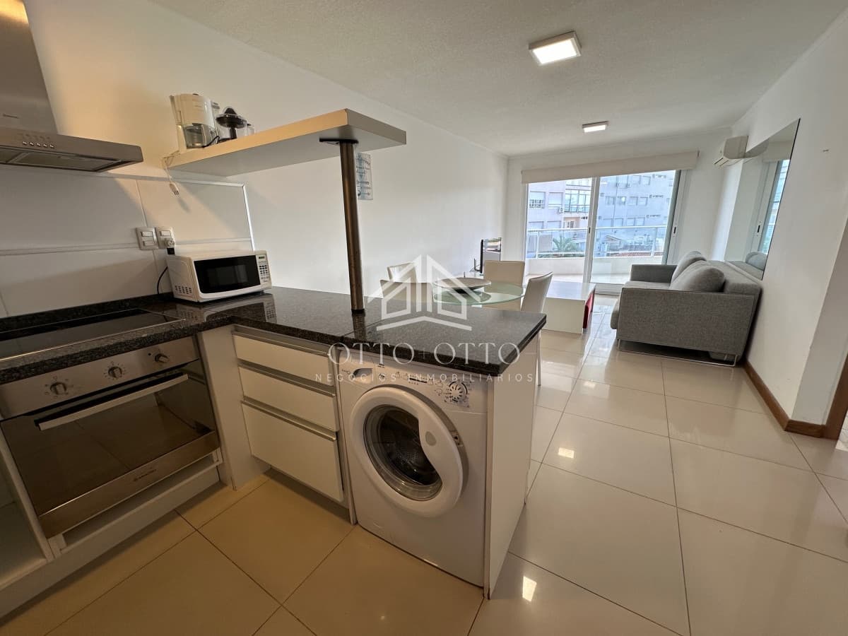 Apartamento en venta en primera linea Playa Mansa - parrillero
