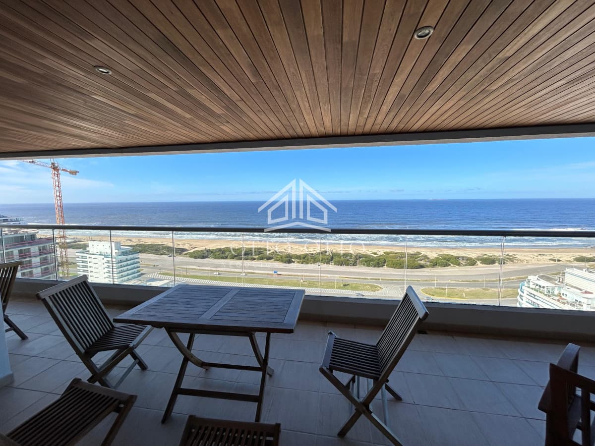 Venta apartamento tres dormitorios Punta del Este playa Brava primera linea edificio icon brava