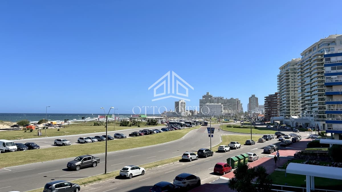 Apartamento en venta 2 dormitorios frente al mar en Punta del Este Playa Brava