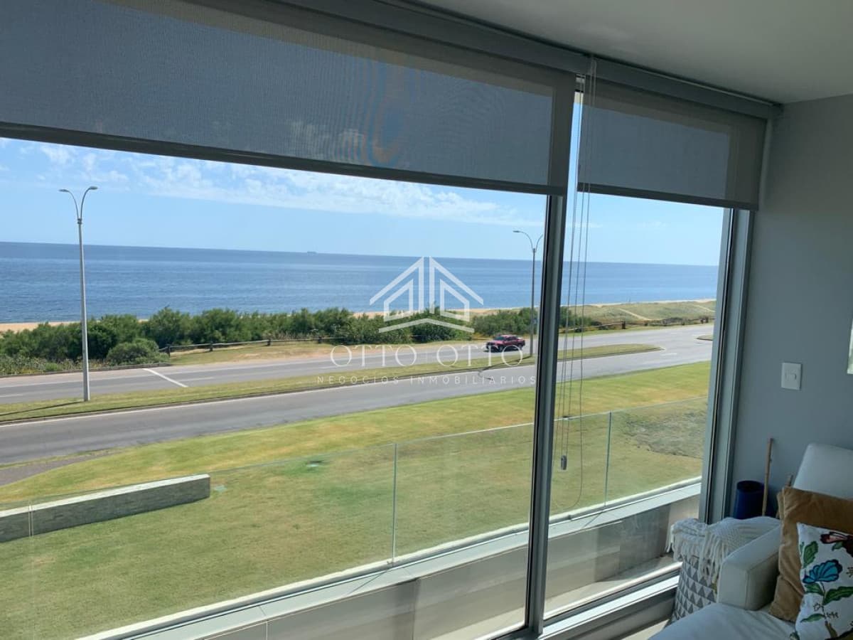 Venta apartamento tres dormitorios punta del este playa mansa primera linea