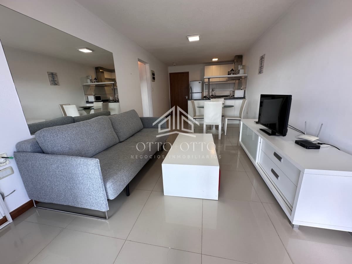 Apartamento en venta en primera linea Playa Mansa - parrillero
