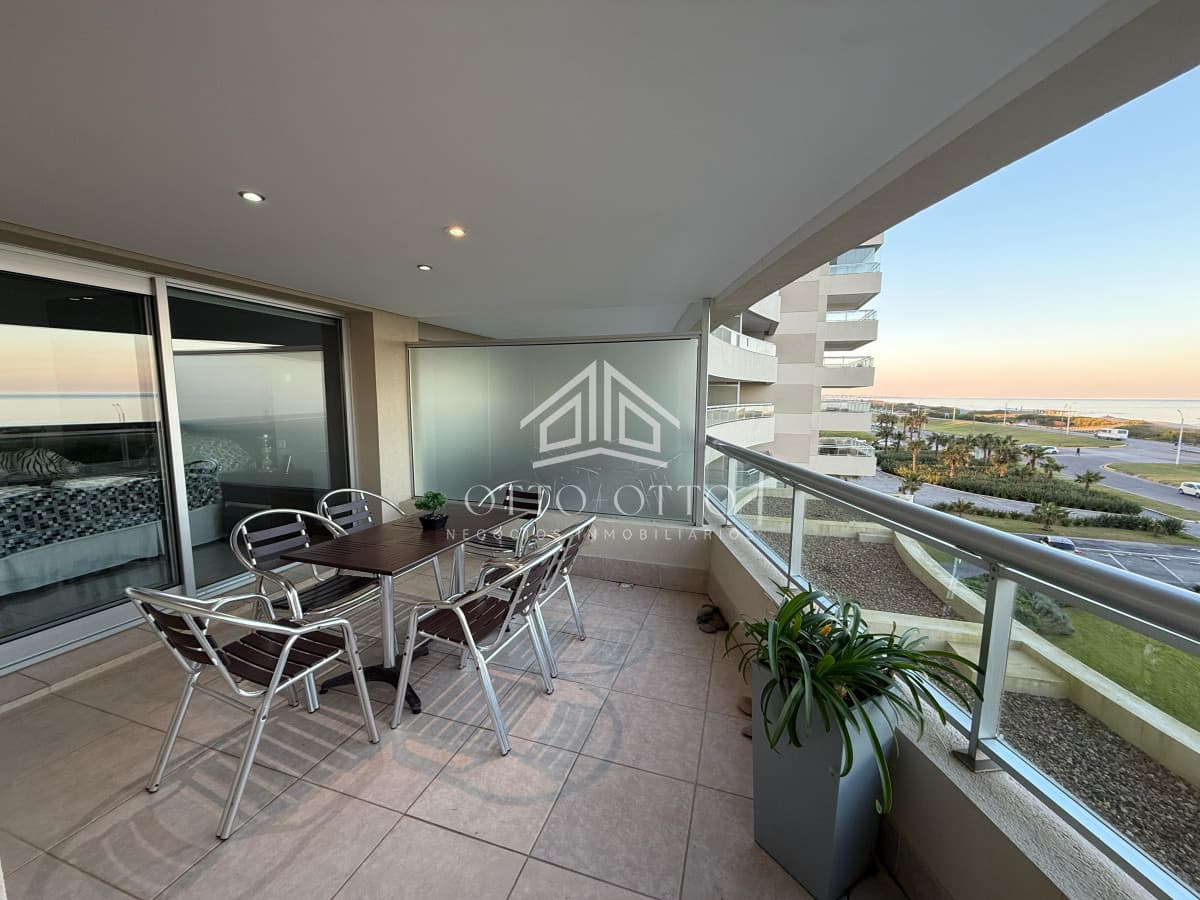Venta apartamento tres dormitorios mas dependencia punta del este playa brava edificio torre lobos