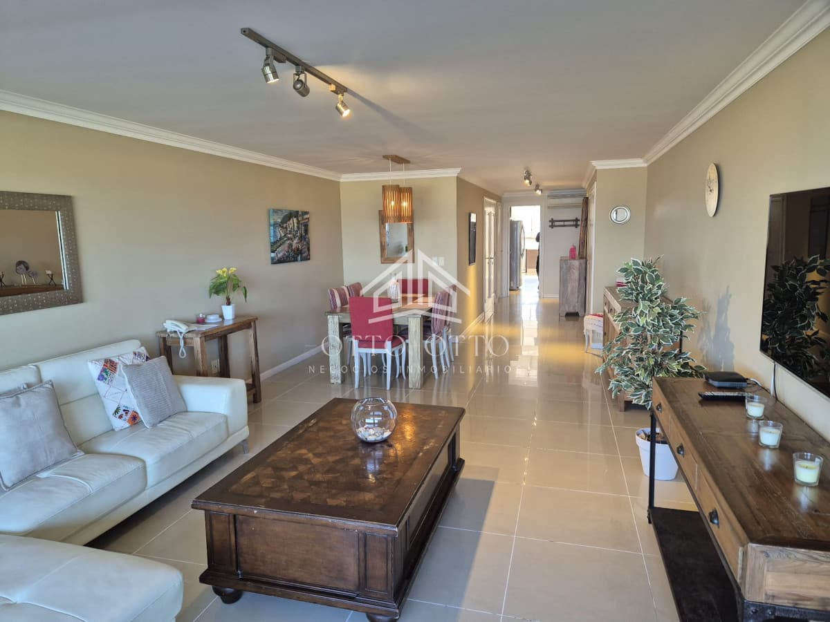 Apartamento en venta Playa Brava 3 dormitorios FRENTE AL MAR
