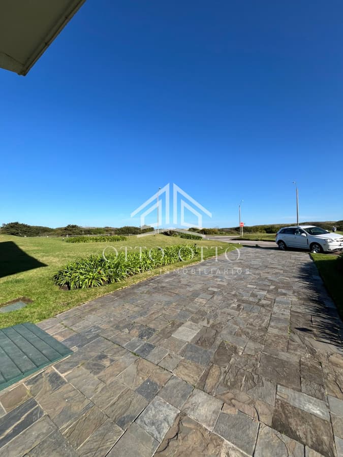 Apartamento en venta primera linea playa brava de 4 dormitorios