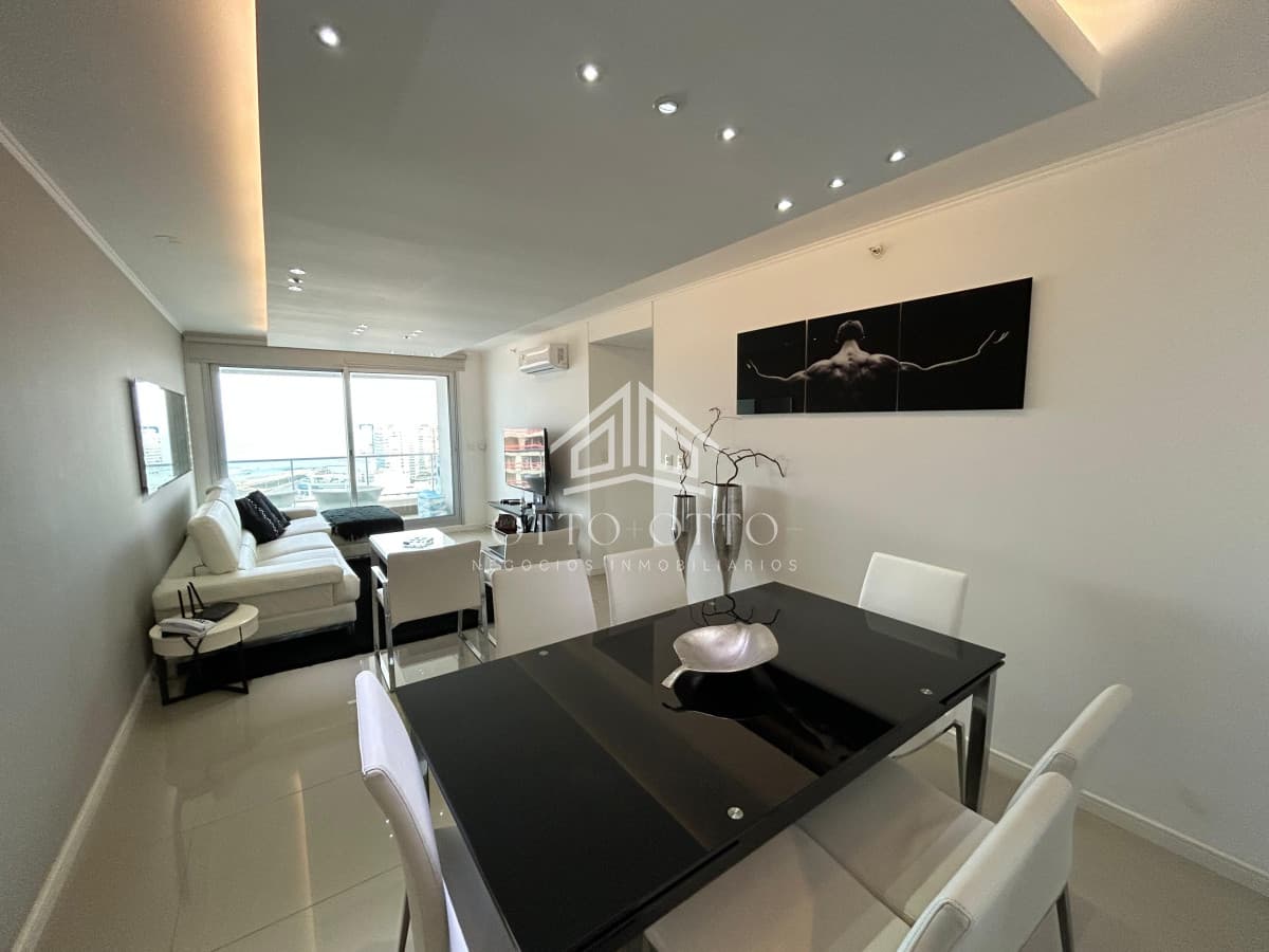 Venta apartamento dos dormitorios Punta del Este edificio Wind tower