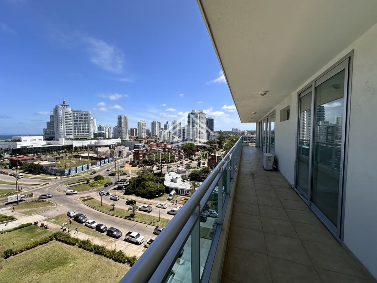 Venta apartamento tres dormitorios punta del este aidy grill vista al mar