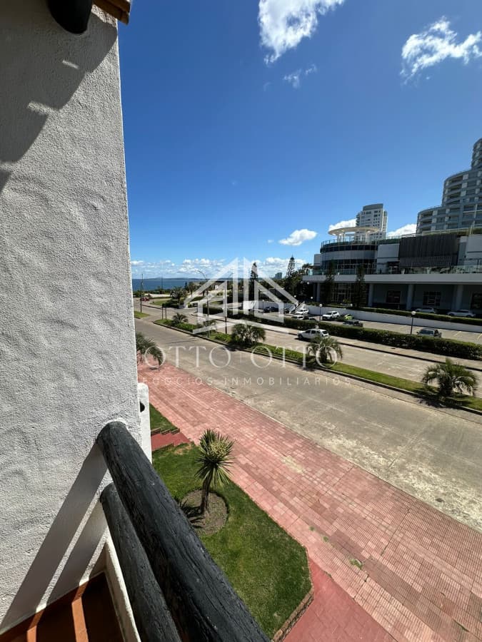 Increíble oportunidad de inversión a tan solo metros de Playa Mansa, Punta del Este de 3 dormitorios