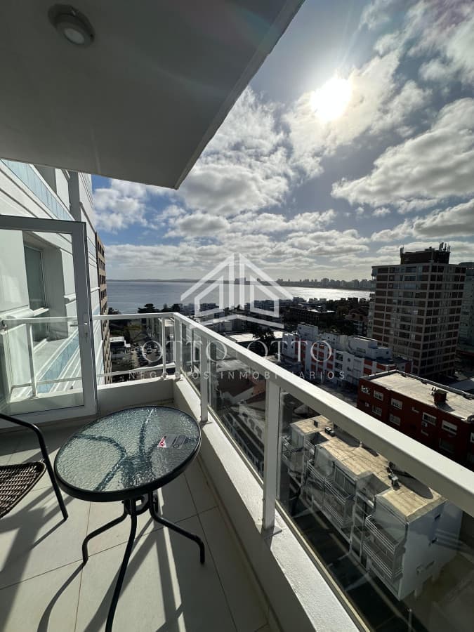 Venta apartamento dos dormitorios punta del este peninsula con garaje