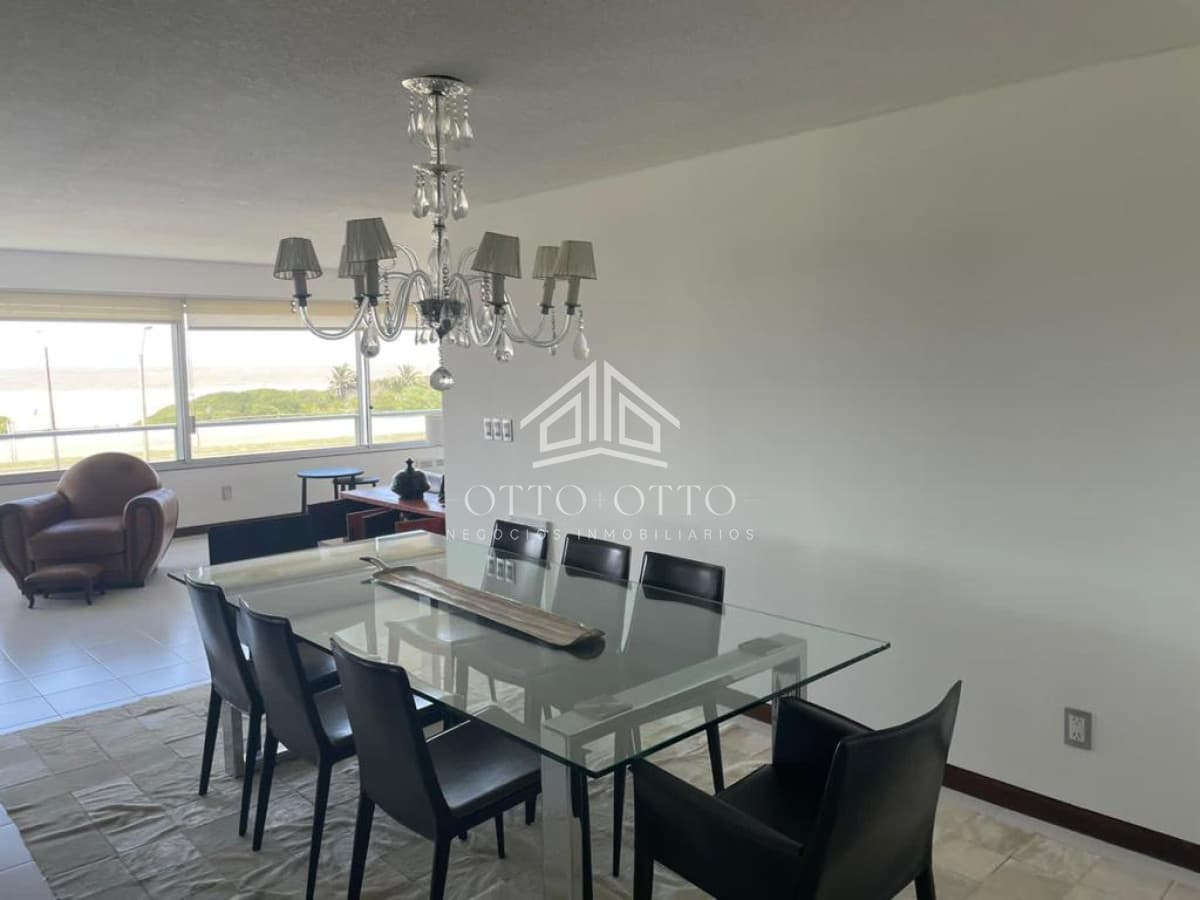 Apartamento en torre de categoría en venta y alquiler temporario.