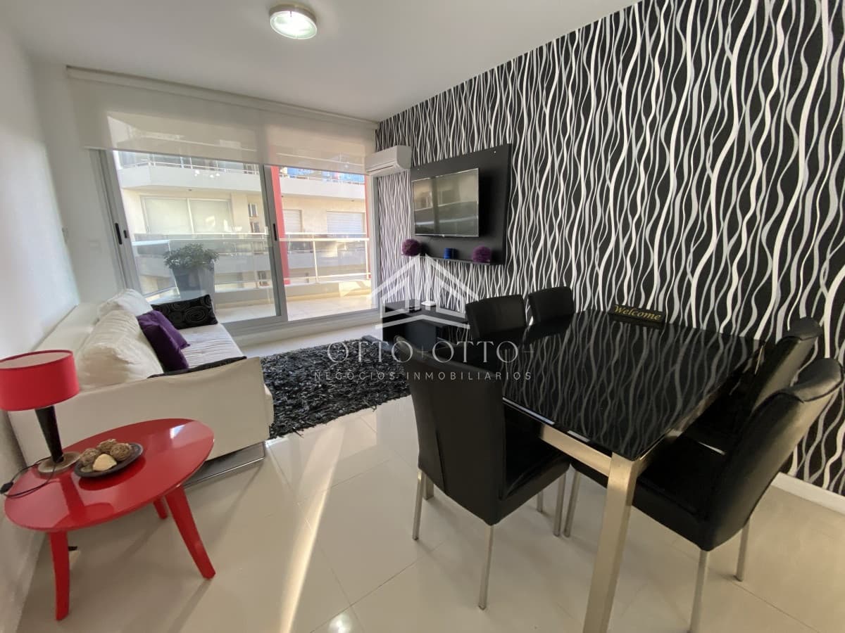 Apartamento en venta, 2 dormitorios, en la Peninsula de Punta del Este!