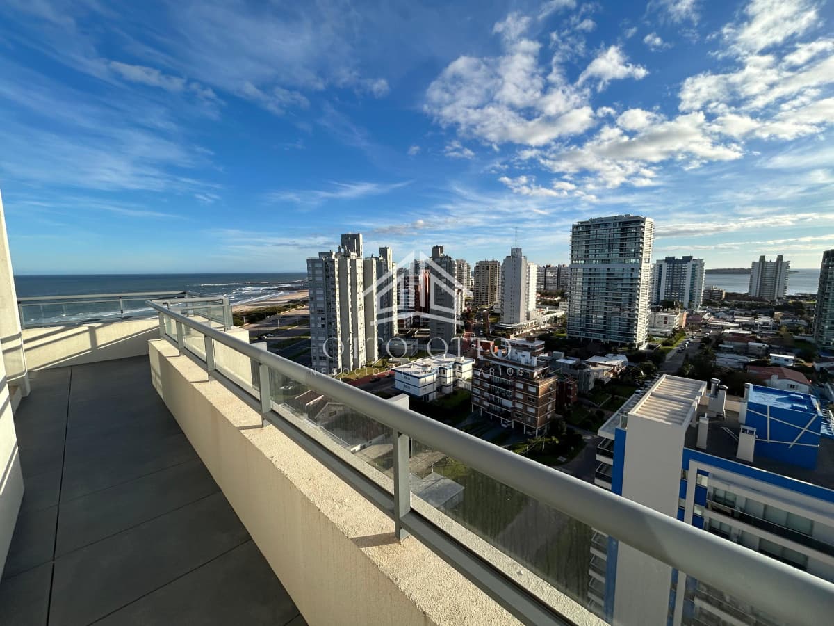 Venta apartamento dos dormitorios punta del este playa brava edificio siglo sol ii vista al mar