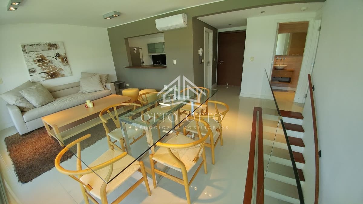 Departamento en complejo de categoría en la zona de Rincon del Indio a pasos del mar.