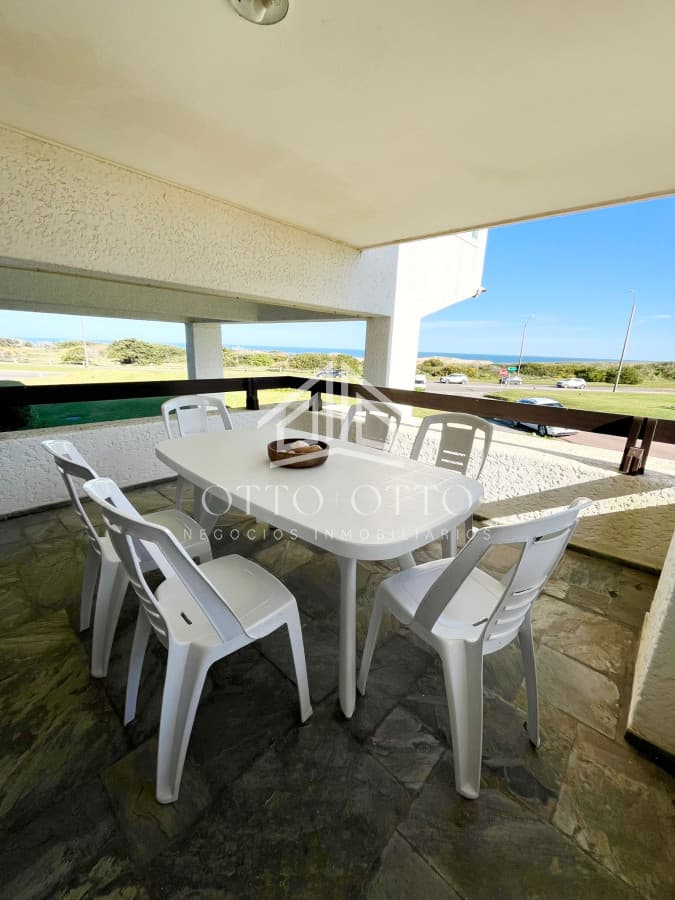 Apartamento en venta primera linea playa brava de 4 dormitorios