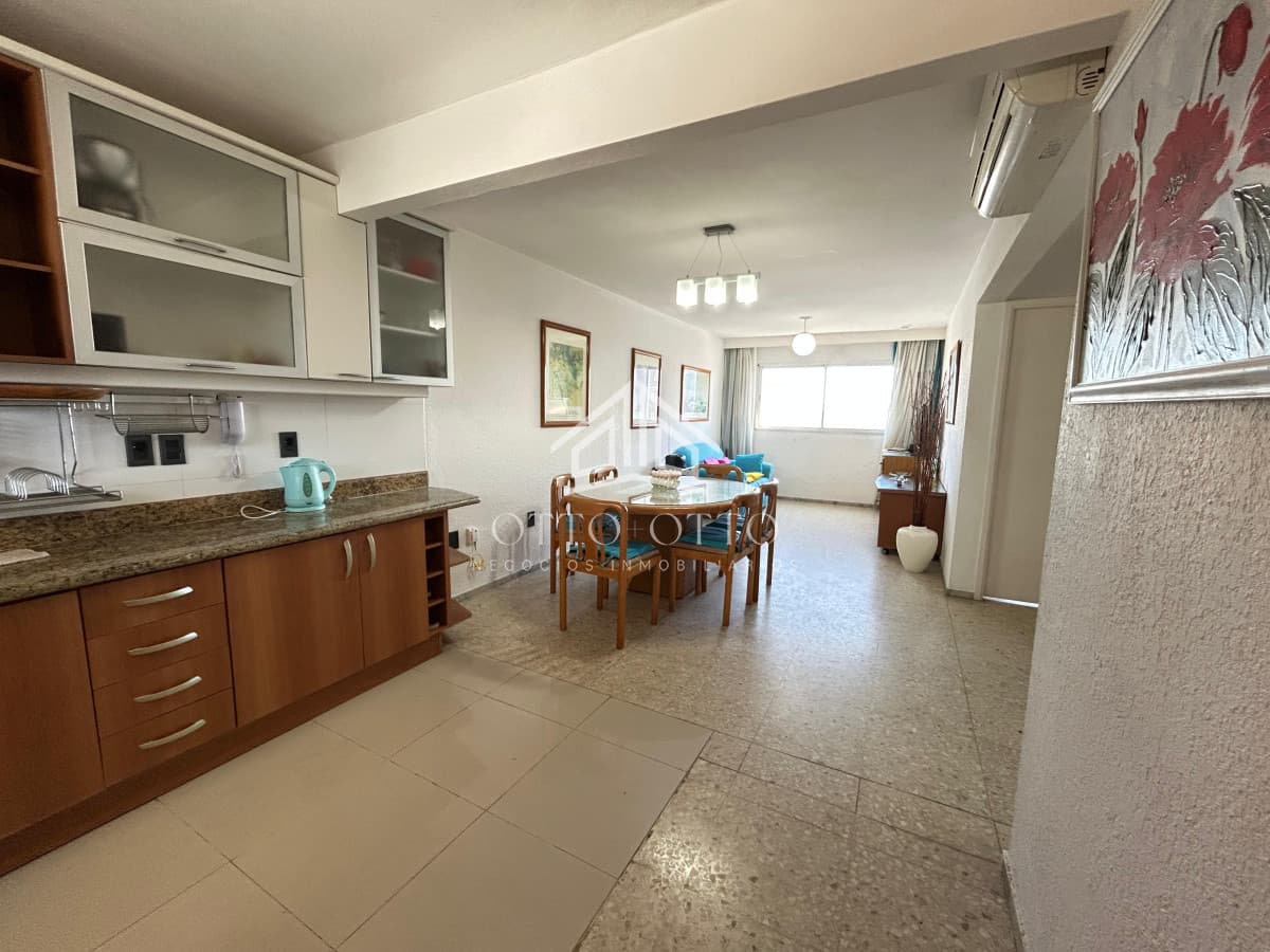 Venta apartamento dos dormitorios Punta del Este Peninsula Garaje
