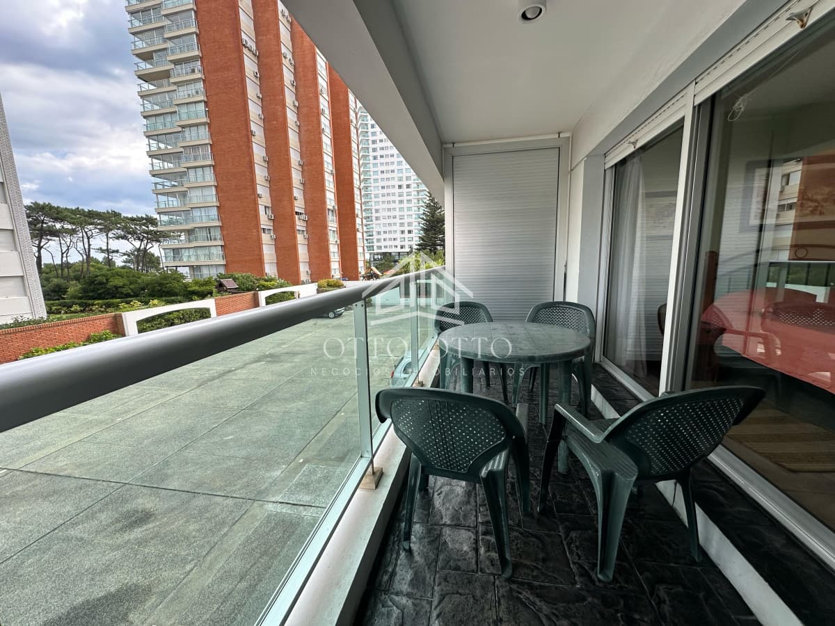 Venta apartamento un dormitorio punta del este Mansa edificio Palm Beach