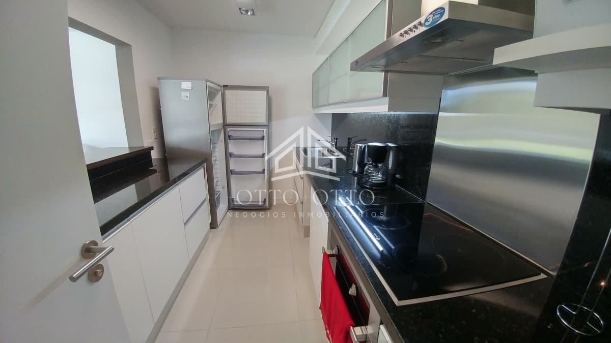 Departamento en complejo de categoría en la zona de Rincon del Indio a pasos del mar.