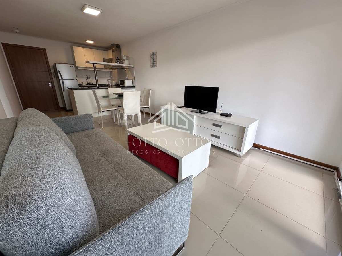 Apartamento en venta en primera linea Playa Mansa - parrillero