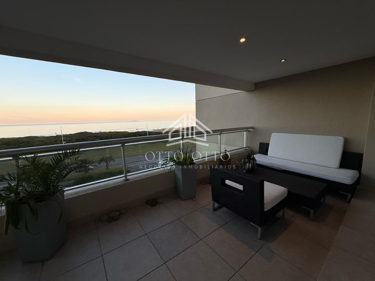 Venta apartamento tres dormitorios mas dependencia punta del este playa brava edificio torre lobos