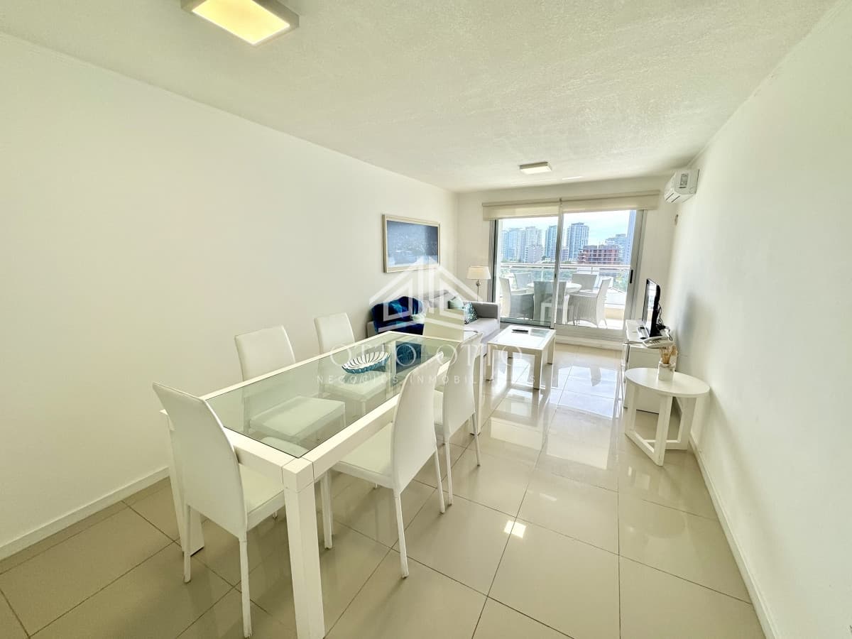 apartamanto de 2 dormitrios 2 baños, parrillero en su terraza