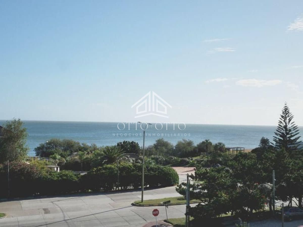 Apartamento en venta Playa Mansa 2 dormitorios