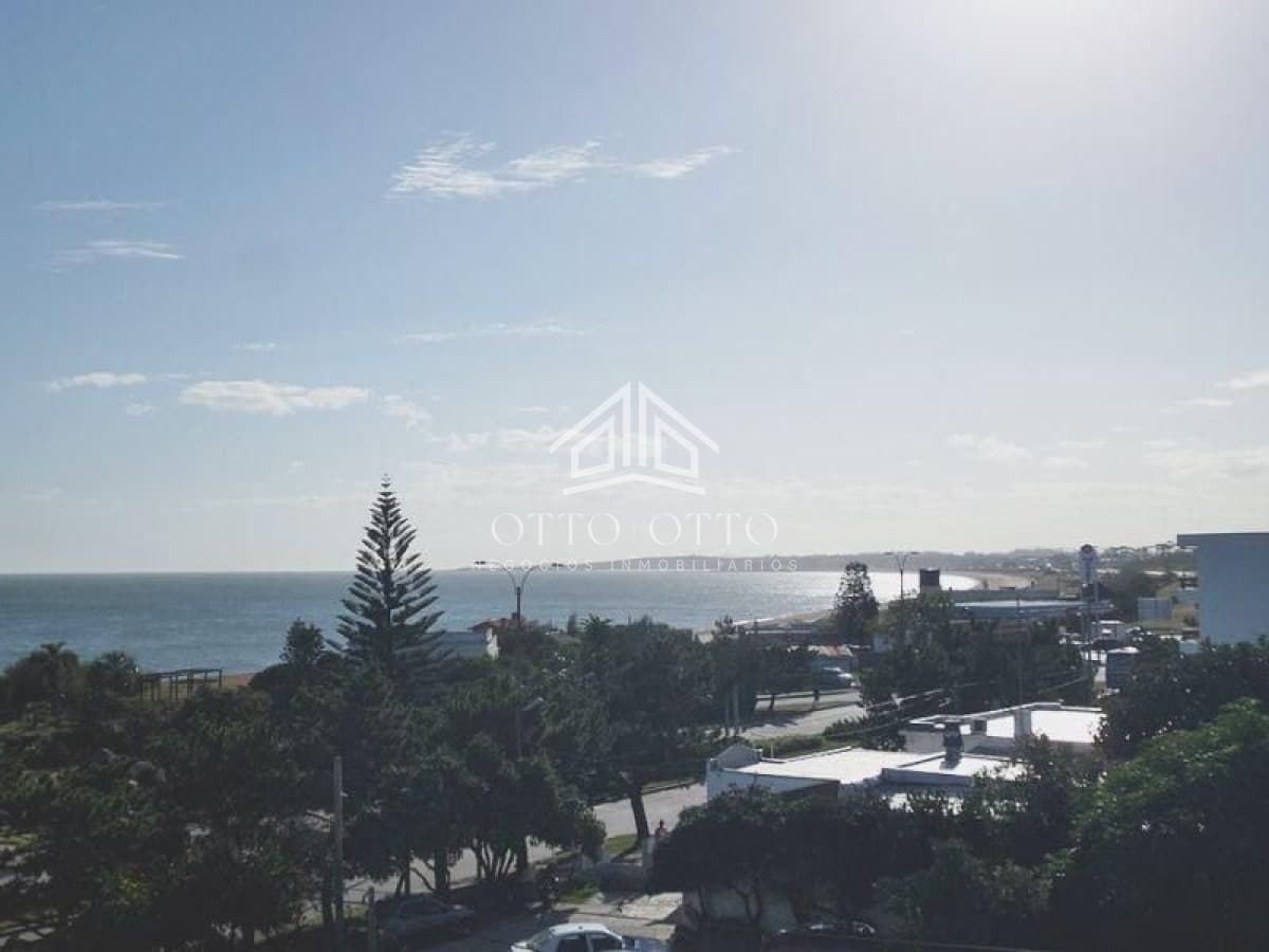 Apartamento en venta Playa Mansa 2 dormitorios