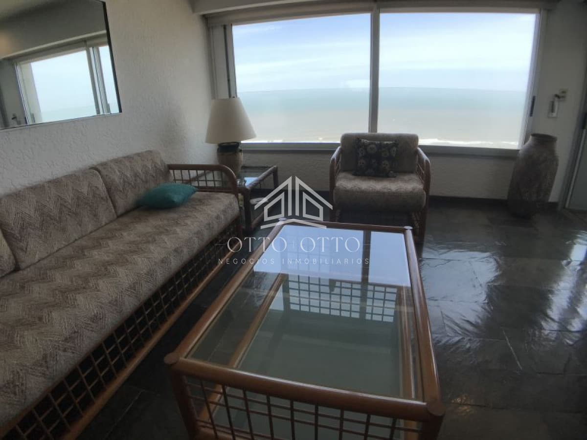 Apartamento en venta frente al mar con 1 dormitorio