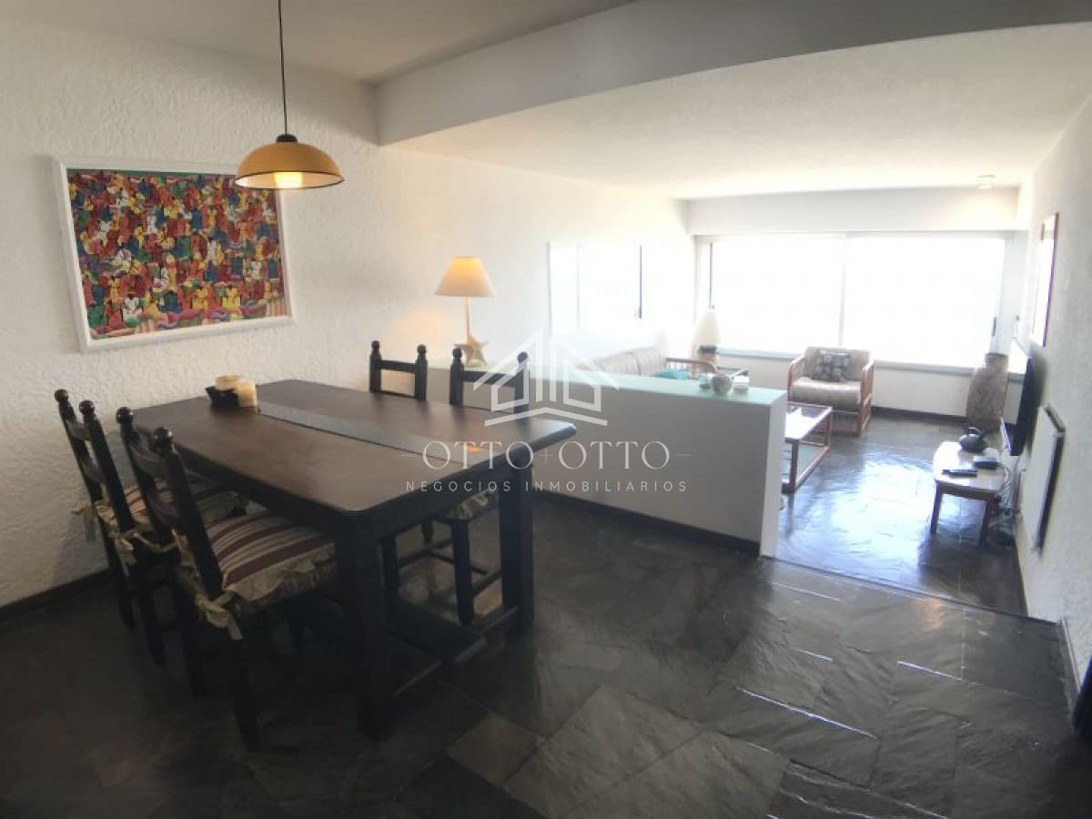 Apartamento en venta frente al mar con 1 dormitorio