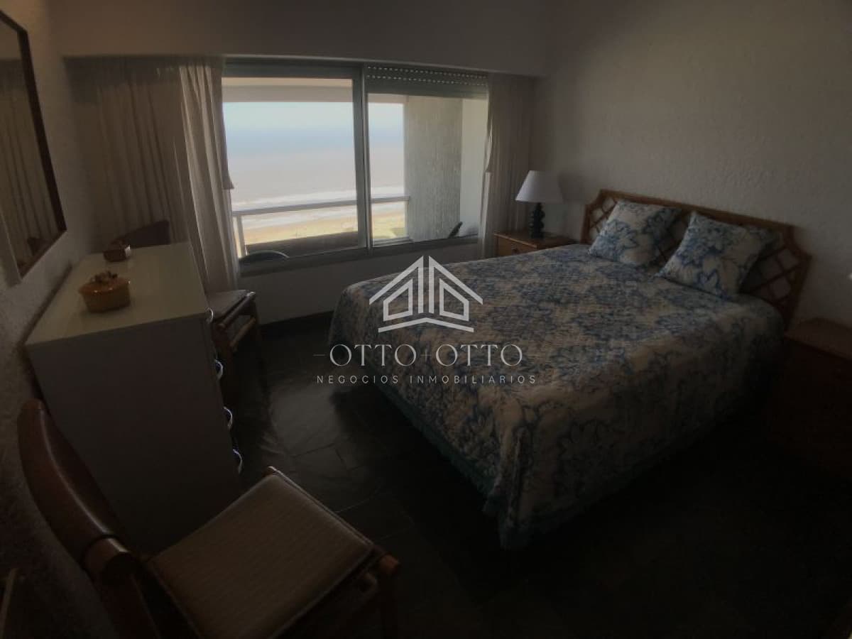 Apartamento en venta frente al mar con 1 dormitorio