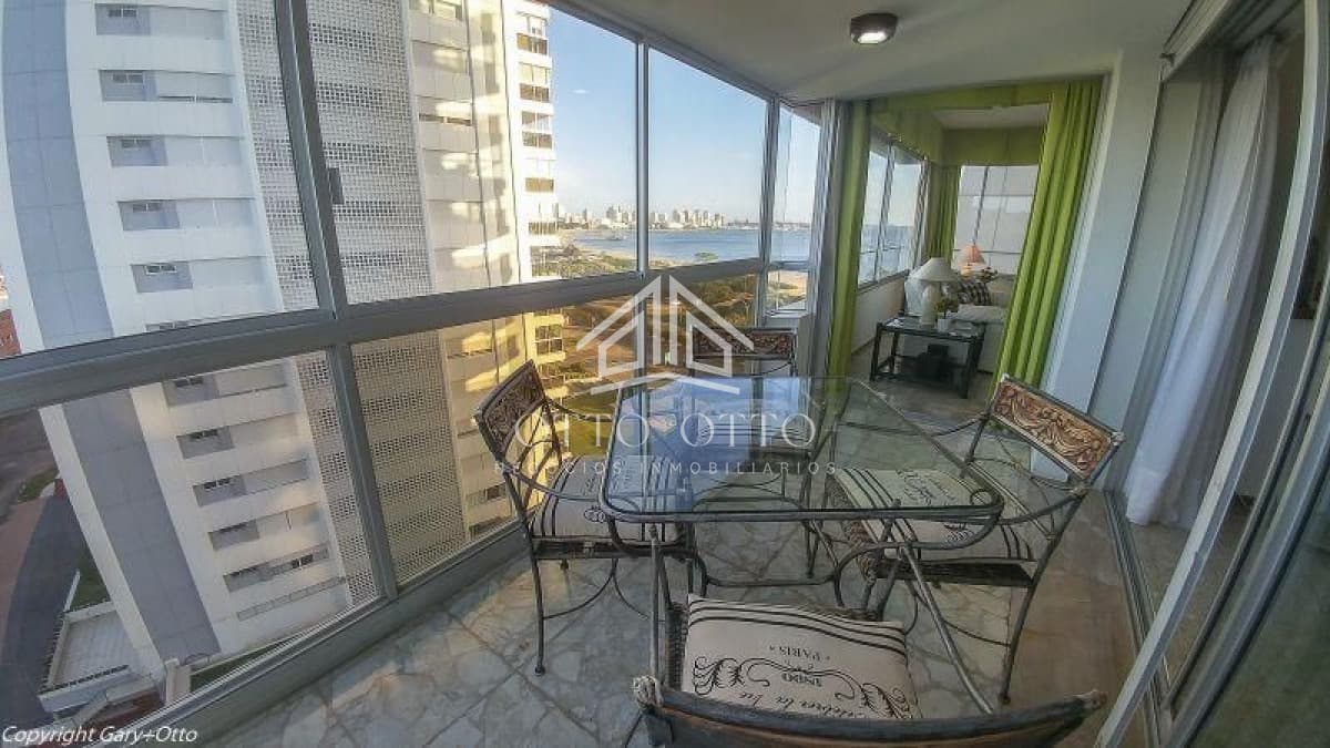 Apartamento en venta Playa Mansa 2 dormitorios