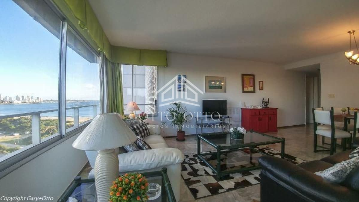 Apartamento en venta Playa Mansa 2 dormitorios