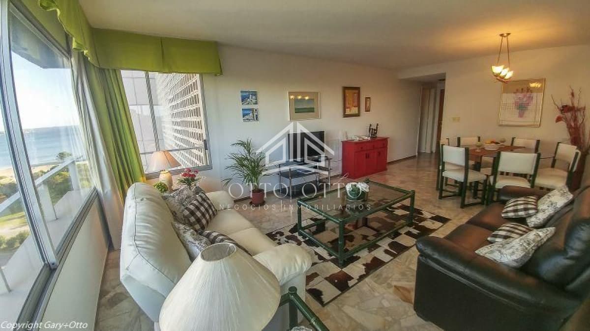 Apartamento en venta Playa Mansa 2 dormitorios