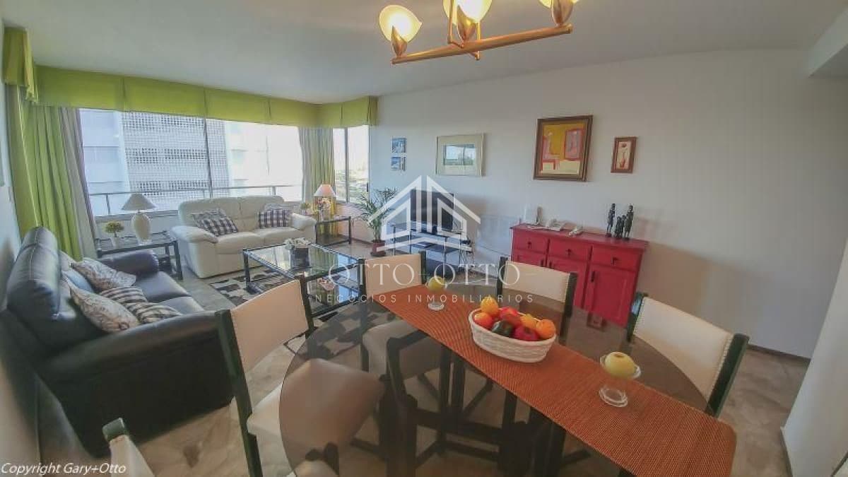 Apartamento en venta Playa Mansa 2 dormitorios