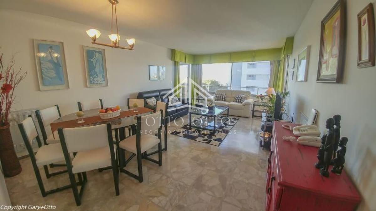 Apartamento en venta Playa Mansa 2 dormitorios