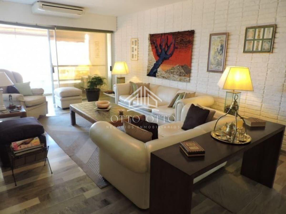 Apartamento en venta Playa Mansa 3 dormitorios