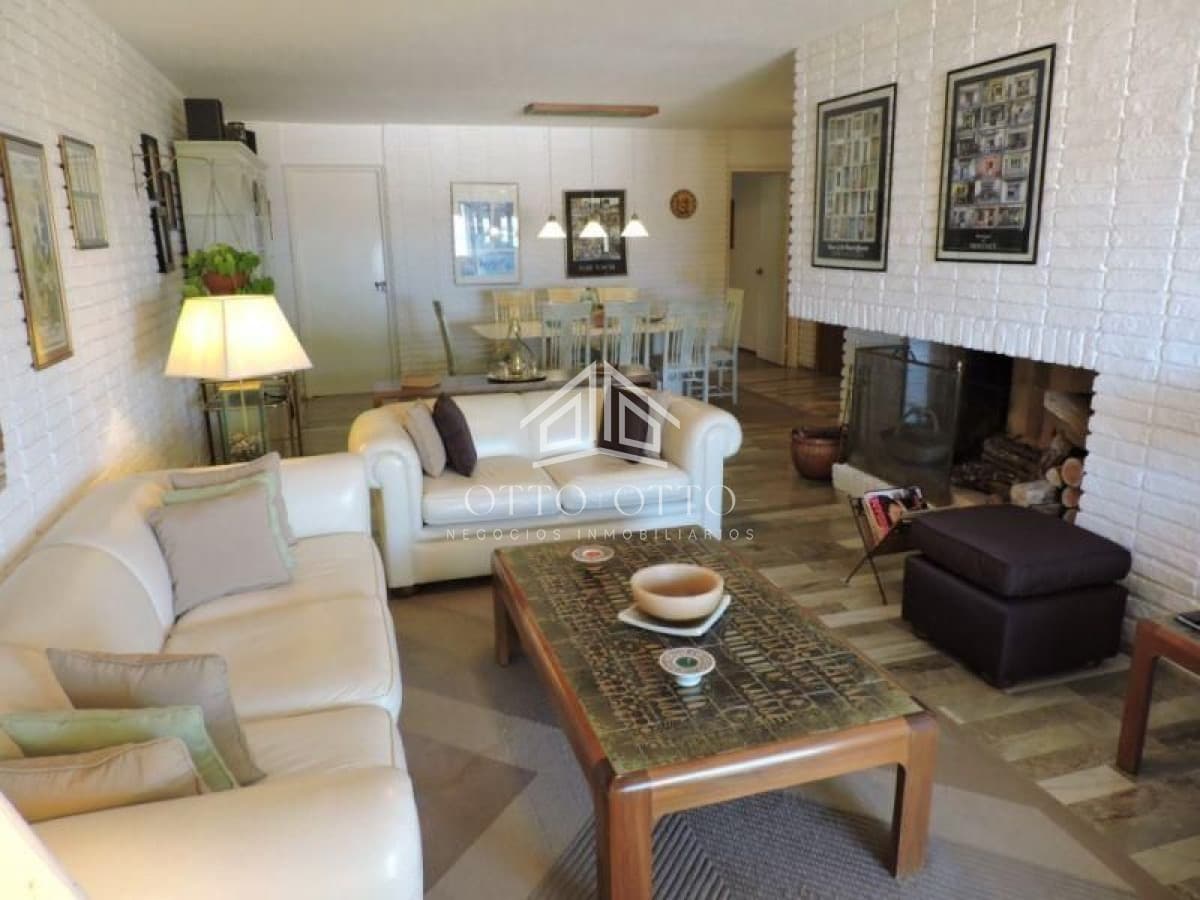 Apartamento en venta Playa Mansa 3 dormitorios