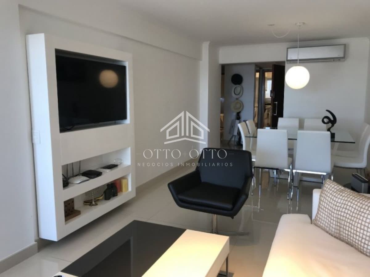 Apartamento en venta Playa Mansa 2 dormitorios