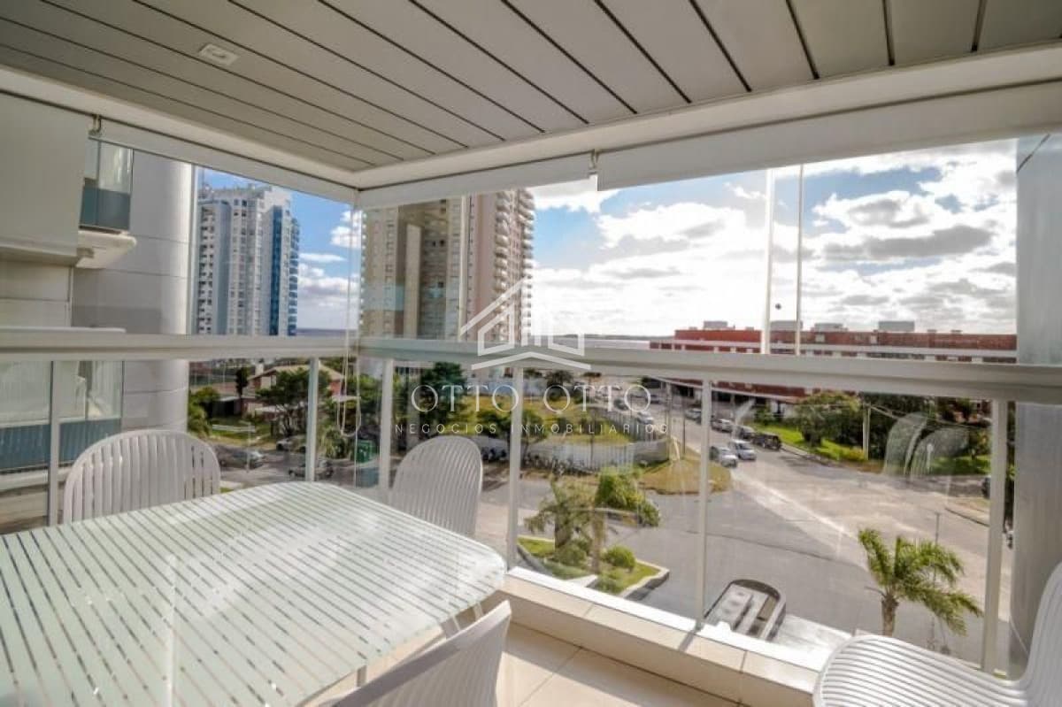 Apartamento en venta Playa Mansa 2 dormitorios