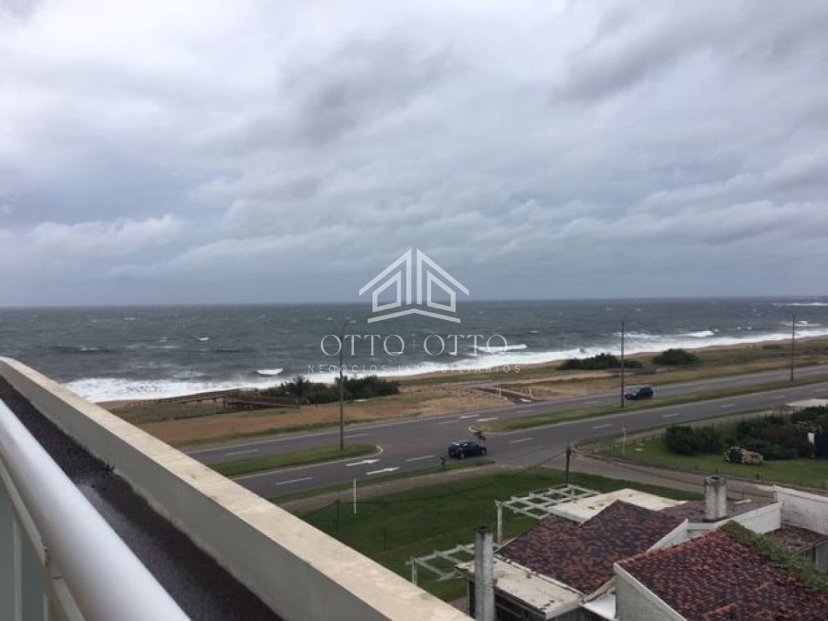 Apartamento en venta Playa Mansa 2 dormitorios